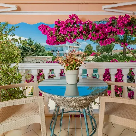 Casa vacanze Matina's Family House With Your Private Jacuzzi!