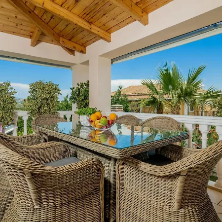 Casa vacanze Matina's Family House With Your Private Jacuzzi! *