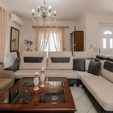 Casa vacanze Matina's Family House With Your Private Jacuzzi! *